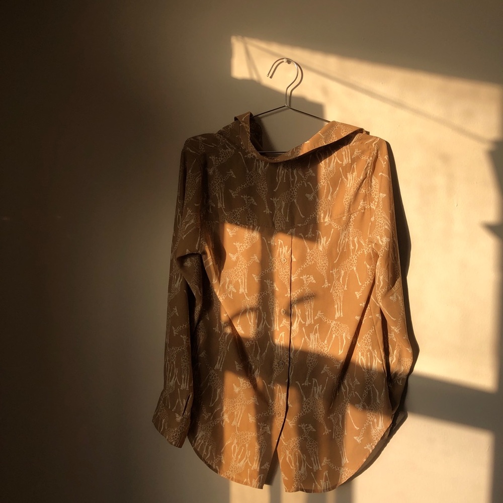 Giraffe Blouse 🦒 - Picture 2 of 4